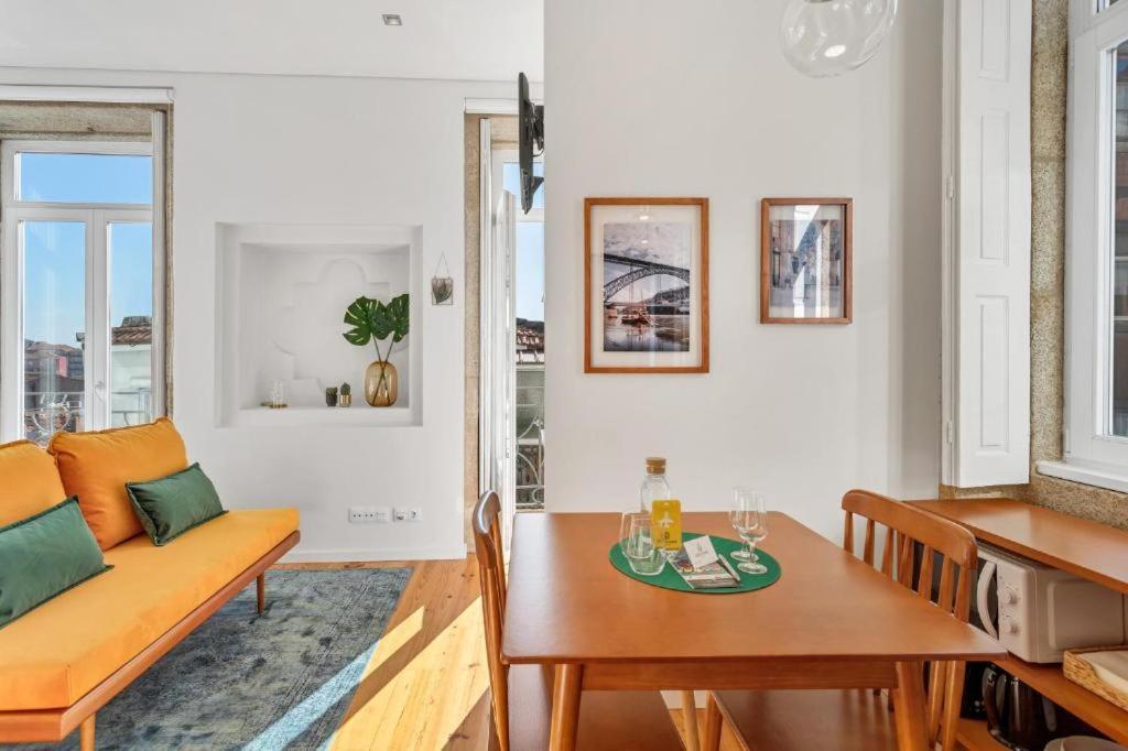 Host Wise - Lovely Shinny Flats With Balcony - Clerigos Porto Room photo