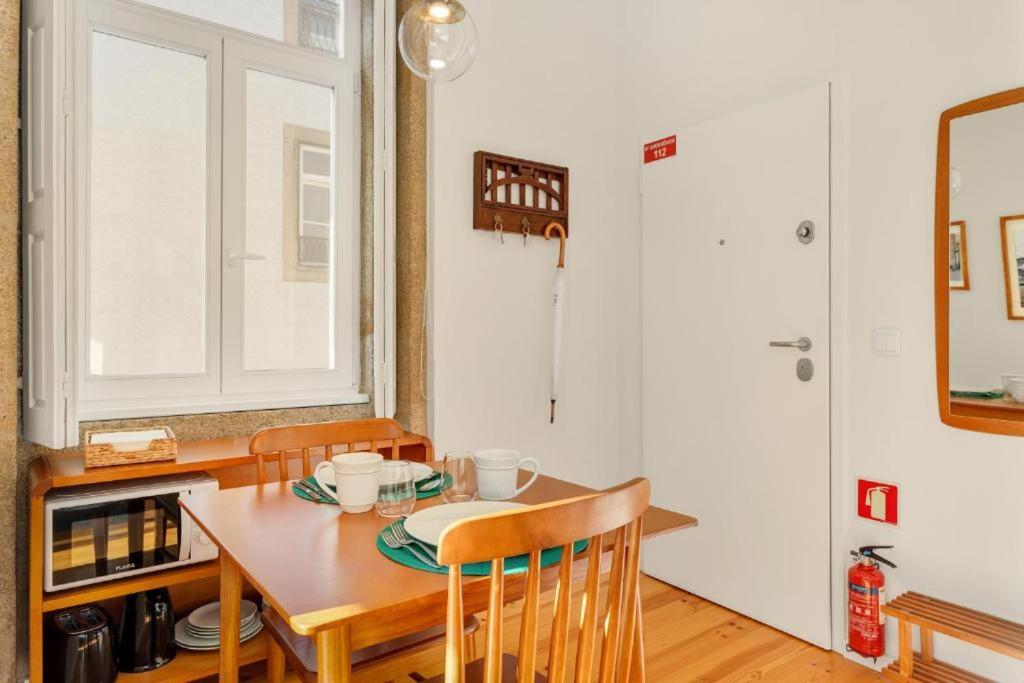 Host Wise - Lovely Shinny Flats With Balcony - Clerigos Porto Room photo